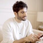 Karan Tacker Instagram – Hey Schwarzkopf, just tell the world you’re talking about me already! After all, everything you’re saying describes me perfectly!

What do you guys think?