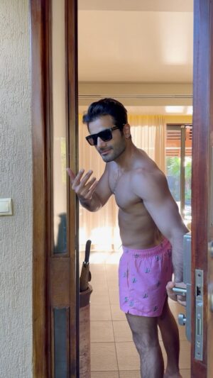 Karan Tacker Instagram - Relieving days of sun & sand🏖️
@pickyourtrail @mauritius.tourism  @silver_wings_dmc_mauritius
#Pickyourtrail #HasslefreeHolidays #UnwrapTheWorld #SilverWingsMauritius #MauritiusNow #IleAuxCerfs