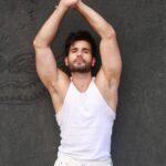 Karan Tacker Instagram - My stretch this Yoga day😝 #yoga #internationalyogaday