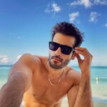 Karan Tacker Instagram - Day dreams of waking up on the beach 🏝️🐚 ——— #travel #beach #love Mauritius, Indian Ocean, Africa