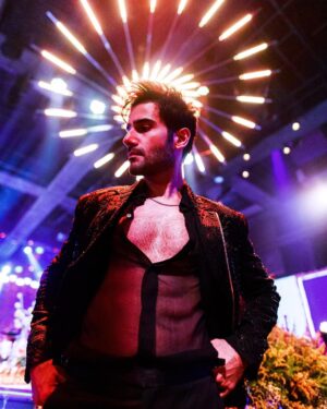 Karan Tacker Instagram - #ChivasAlchemy , what an evening of well crafted sophistication & elegance @Chivas_In

18 connoisseurs from couture, art, music, and cuisine created their magic with a seamless blend of eras in luxury
.
.
.
.
.
.
.
.
.
#ad #ChivasGlassware #ChivasAlchemy #collab #KaleidoscopeOfTime #ChivasAlchemy2023