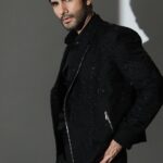 Karan Tacker Instagram - Straight outta the drycleaners 🛀🧽 Outfit @sdsbykushalshah SDS by Kushal Shah