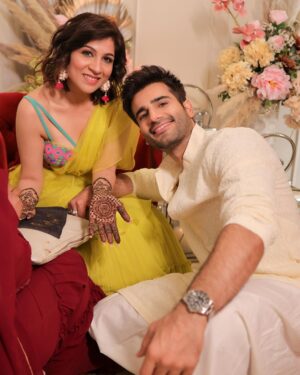 Karan Tacker Instagram - The musics for the drama🥁
#happysiblingsday #siblings