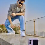 Karan Tacker Instagram - The #OPPOFindN2Flip can make you look good from every angle! Flip it open, flex your best pose and click, hands-free! #BestFlipPhone ever! #OhSnap #SeeMoreInASnap Mumbai, Maharashtra