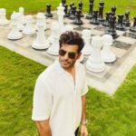 Karan Tacker Instagram - 𝐊𝐢𝐧𝐠𝐬 𝐠𝐚𝐦𝐛𝐢𝐭♟️ Mumbai, Maharashtra