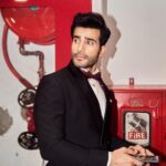 Karan Tacker Instagram - Incase they were looking for more presenters for the Oscars , let me know @deepikapadukone 🌟😜 —— 🕴️ @raghavendra.rathore 📸 @dieppj 🎨@sachin_ghankutkar 💈 @aalimhakim #oscar #oscars2023 @theacademy #theacademyawards Mumbai, Maharashtra