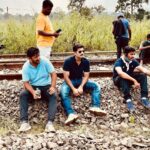 Karan Tacker Instagram - Last day of doing the train action sequence. Running on tracks and stones with a broken ankle but we had to get the job done cause had this location only for this day What a day we had ! Thrilling , exhausting , but bloody so full filling ! 👮‍♂️🫡🔫🚂 #Khakee #throwback #tbt Chandwa, Jharkhand, India