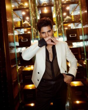 Karan Tacker Instagram - GQ’s Most Influential Young Indians 2023 🌟
#GqPowerlist2023 #GqIndia
Outfit : @sdsbykushalshah 
Photographer : @aviraj 
MakeUp : @sachin_ghankutkar 
Hair @aalimhakim 
Styled : @priyanka2.0 
Location courtesy : @stregismumbai 
Jewels : @inoxjewelryin 
Managed : @nikiitadeb