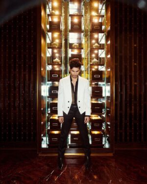 Karan Tacker Instagram - GQ’s Most Influential Young Indians 2023 🌟
#GqPowerlist2023 #GqIndia
Outfit : @sdsbykushalshah 
Photographer : @aviraj 
MakeUp : @sachin_ghankutkar 
Hair @aalimhakim 
Styled : @priyanka2.0 
Location courtesy : @stregismumbai 
Jewels : @inoxjewelryin 
Managed : @nikiitadeb