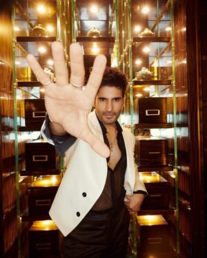 Karan Tacker Instagram - GQ’s Most Influential Young Indians 2023 🌟
#GqPowerlist2023 #GqIndia
Outfit : @sdsbykushalshah 
Photographer : @aviraj 
MakeUp : @sachin_ghankutkar 
Hair @aalimhakim 
Styled : @priyanka2.0 
Location courtesy : @stregismumbai 
Jewels : @inoxjewelryin 
Managed : @nikiitadeb