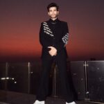 Karan Tacker Instagram - God gave you the brush, paint your own horizon 🪄👨‍🎨 🕴️ @manishmalhotra05 @manishmalhotraworld 📸 @dieppj 🎨 @sachin_ghankutkar 💈 @aalimhakim 👟 @adidasoriginals @adidasindia Mumbai, Maharashtra