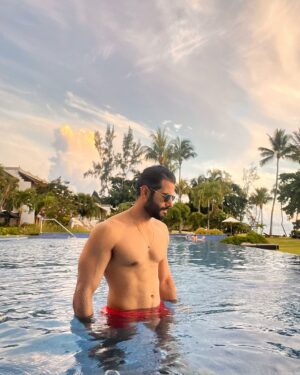 Karan Tacker Instagram - Son of beach 🌴
———

#beachlife : @sofitelmauritiuslimperial 
@mtpaindia  #beach #wanderlust #travel 
 #LiveTheFrenchWay 

#mauritiusnow
#feelourislandnergy
#mauritius