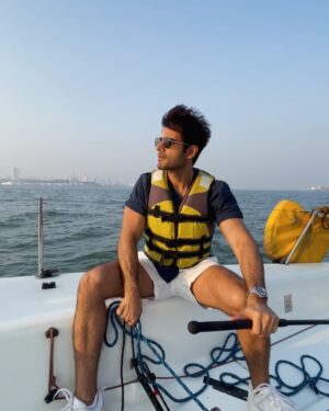 Karan Tacker Instagram - ⛵️
#SailingLessons #Sunday