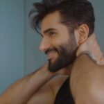 Karan Tacker Instagram - Ready to steal the show with hair that’s #DoveMen+Care approved. All thanks to the all new Dove Men + Care 2-in-1 Shampoo + Conditioner which helps me keep my hair strong and stylish 🙌 Get yours now on Myntra or Dove India’s website. Use code DOVEMEN10 for an exclusive 10% discount on Dove India website 🛒 #DoveMenCare #ManEnoughToCare #DoveIndia #DoveHair #DoveHairCare #DovePartner #Sponsorship #Collaboration @Doveindiachannel