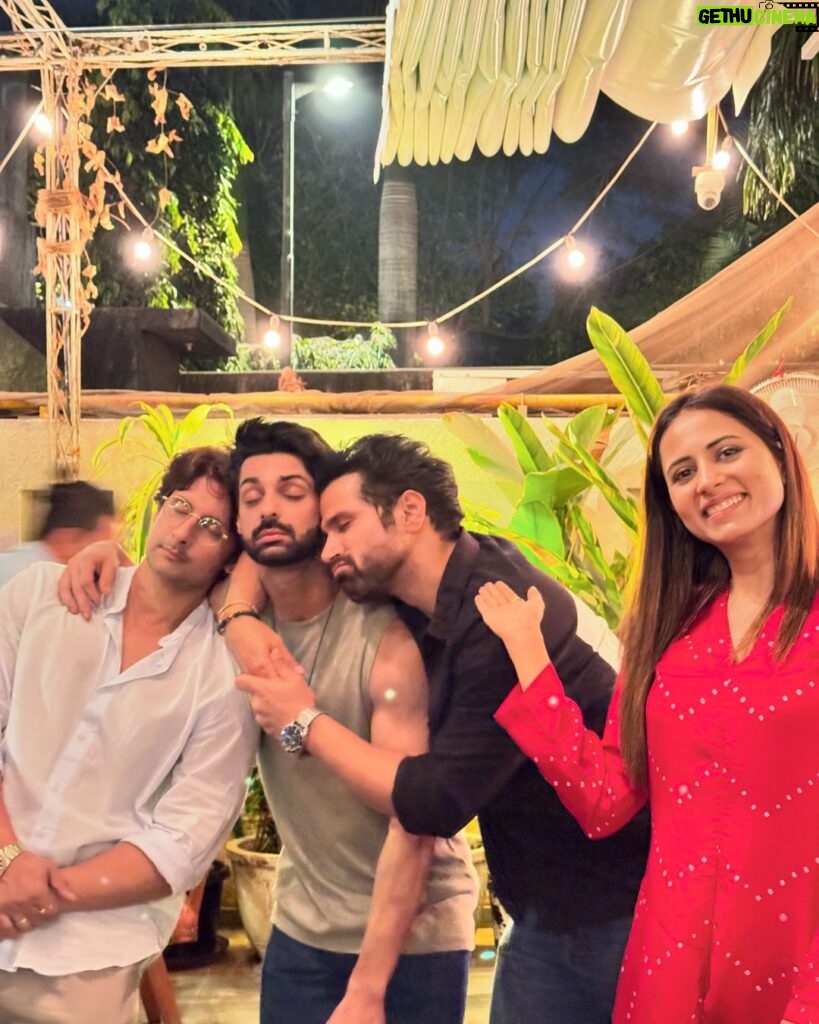 Karan Wahi Instagram - After All These Years of knowing Her Sargun is still Sooooo Much to be with 🤣🤣🤣🤣🤣 @sargunmehta @ravidubey2312 @rithvikk_dhanjani