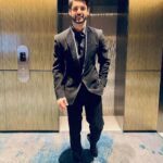 Karan Wahi Instagram – 🇸🇬

Styled by @vidushi.s_
Suit @bharat_reshma
Trouser @nm_design_studio
Shoes @bugattishoes.in