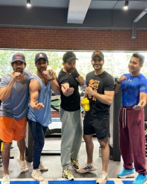 Karan Wahi Instagram - The Wedding Season Is HERE…

#anchors Available
@huseinkk #karanwahi @ijaybhanushali @karantacker @adityanarayanofficial