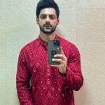 Karan Wahi Instagram - Happy Diwali Outfits: @theblues.sehgalbros Stylist: @stylebysaachivj Team: @sanzimehta777