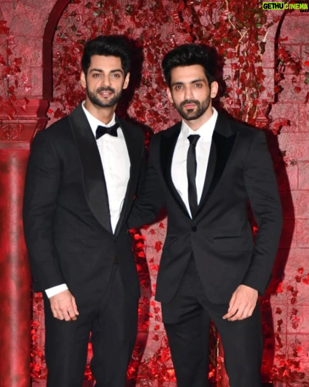 Karan Wahi Instagram - Happy Birthday kumbh ke mele waale Bhai @arjitaneja May u Never Get Lost in a MELA π May u Shine the Brightest in Life May u have the second best physique out thereπ
π
π
May u Find Even Things That iam looking for πππ Ab aur kya dua karoonβ¦ HAPPY BITTHDAY
