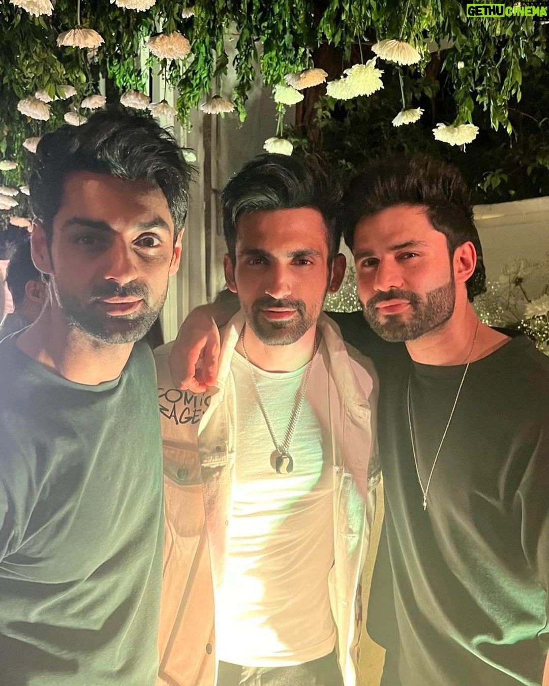 Karan Wahi Instagram - Happy Birthday kumbh ke mele waale Bhai @arjitaneja May u Never Get Lost in a MELA π May u Shine the Brightest in Life May u have the second best physique out thereπ
π
π
May u Find Even Things That iam looking for πππ Ab aur kya dua karoonβ¦ HAPPY BITTHDAY