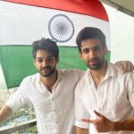 Karan Wahi Instagram - Happy Birthday kumbh ke mele waale Bhai @arjitaneja May u Never Get Lost in a MELA 😜 May u Shine the Brightest in Life May u have the second best physique out there😅😅😅 May u Find Even Things That iam looking for 😝😝😝 Ab aur kya dua karoon… HAPPY BITTHDAY