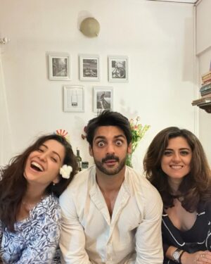 Karan Wahi Instagram - Main aur Mere Doh 
GHUMAKAD Dost…😝😛🤪
@ashanegi @iridhidogra