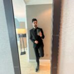 Karan Wahi Instagram – 🇸🇬

Styled by @vidushi.s_
Suit @bharat_reshma
Trouser @nm_design_studio
Shoes @bugattishoes.in