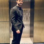 Karan Wahi Instagram – 🇸🇬

Styled by @vidushi.s_
Suit @bharat_reshma
Trouser @nm_design_studio
Shoes @bugattishoes.in