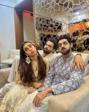 Karan Wahi Instagram - Dont Ask WhY!!!

😜🤣😜
@rithvik_d @surbhijyoti