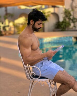 Karan Wahi Instagram - sCRIPT READING SESSION😂😅😂

Chalo Script padhne Doh
#prep 😝😝😝😂