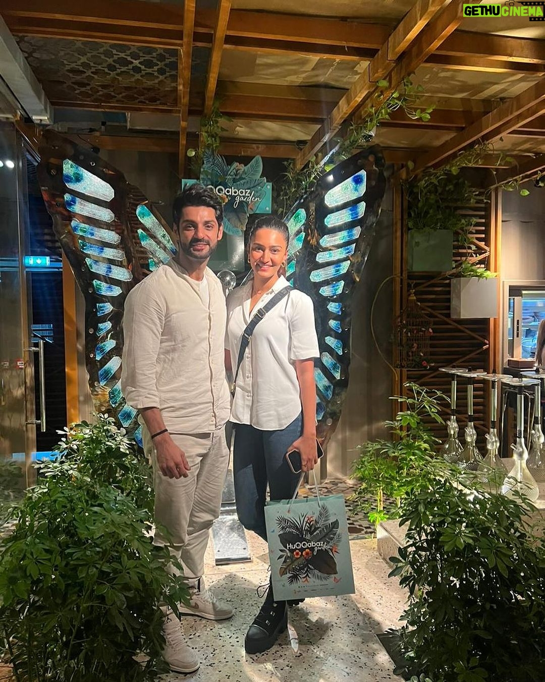 Karan Wahi Instagram - ⚠️❕ATTENTION ❕⚠️ Met this guy by a mall (AGAIN!) says he is now officially my “Mall friend” 😂 seemed like an interesting person though. Anyone knows this guy? He failed to give me his name 🤷♀️ 🤪 ( wrong answers only )