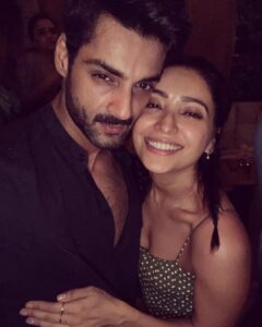 Karan Wahi Instagram - Bahut Talented bhi hai Bahut Sundar bhi Thodi Paagal Hai, Thodi Samajhdaar bhi Sunti hai Sab , Bolti kum hai Kamzor mat samajhna Aaj kal Ladti bhi Hai 100 baar bolke 1 Baar Milti hai But then Mood na ho toh Adjust karti bhi hai Log like karenge , comment karenge par usko pata nahi chalega Ye best friend hai jo kissi ko follow karti he nahi hai 😜😜😜😜😜 Happy Birthday Bruh @ashanegi Khush Raho Aur jaisi ho waisi Raho❤️ Kyunki u know na “Tu hai toh ill be Alright”