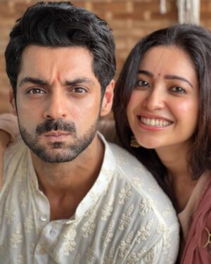 Karan Wahi Instagram - Dil Hai Chota Sa 
Badhi ho Gai ASHA
Masti Bhare Mann ki 
Bholi toh Bilkul Nahi Rahi ASHA…
@ashanegi 
@arjitaneja 
#moments #waali #pictures