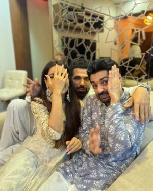 Karan Wahi Instagram - Dont Ask WhY!!!

😜🤣😜
@rithvik_d @surbhijyoti