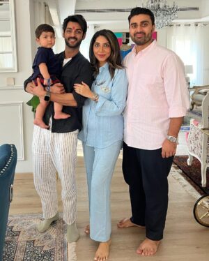 Karan Wahi Instagram - Now it Feels Like RakshaBandhan to  me …

Happy Rakhi @eshankawahi ❤️

@owaisaltaf #kabir