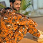 Karan Wahi Instagram – Thoda pose shoze karein…