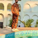 Karan Wahi Instagram – Thoda pose shoze karein…
