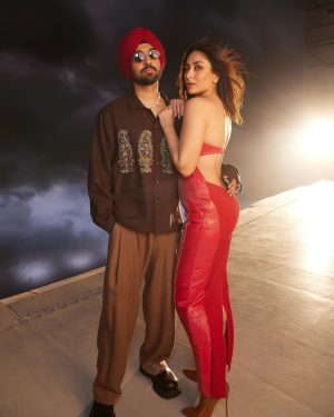 Kareena Kapoor Instagram - Tera Ni Mai LOVER @kareenakapoorkhan 👸🏻 

#Crew