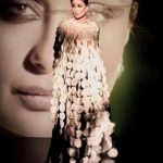 Kareena Kapoor Instagram - A member of one of Bollywood’s most iconic dynasties, #KareenaKapoorKhan is one of India’s most beloved stars. At 43-years-old, she has given her audience countless hits over her career, and is showing no signs of slowing down, with her new movie ‘Crew’ being launched this month. The secret? “I’ve embraced myself through every decade of working – from 18 to my 20s and 40s, from being a size zero to having two children,” the star shares in this month’s issue. “Beauty is a positive word with a positive emotion, and we should look at it that way.” Themed ‘Beauties of the World’, our #March2024 issue aims to celebrate women of different ethnicities, body types and ages — all with a strong connection to relevant social causes — while reminding us that beauty is not just a physical trait, but a quality that really shines from within. Tap the link in bio to discover more highlights. Cover 4 of 7. #VogueArabiaTurns7 * الترجمة العربية في التعليقات Editor-in-chief: @mrarnaut Photography: @nimabenati Fashion director: @aminejreissaty Style: @nat_westernoff Hair: @ilhammestour Makeup: @gianlucacasu.mua Digital operator: @massimofusardi Style assistants: @neymatmaster @olabinoor_ Lighting assistant: Ramir Tullao Producer: Sam Allison Kareena Kapoor’s agent: @think_talkies Interview: @hanadimhabib