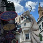 Karen Polinesia Instagram - La pase increíble festejando el cumpleaños de @ppteamlesslie en @universaldestinationslatino encontré un mundo hermoso surrealista de Dr Seuss! Y las rides más intensas! Universal Orlando