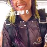 Karen Polinesia Instagram - Y ME VOLVÍ A AVENTAR 🪂 ahora con el loco de JUANPA!! Vayan a ver su video esta increíble lleve a unos invitados especiales