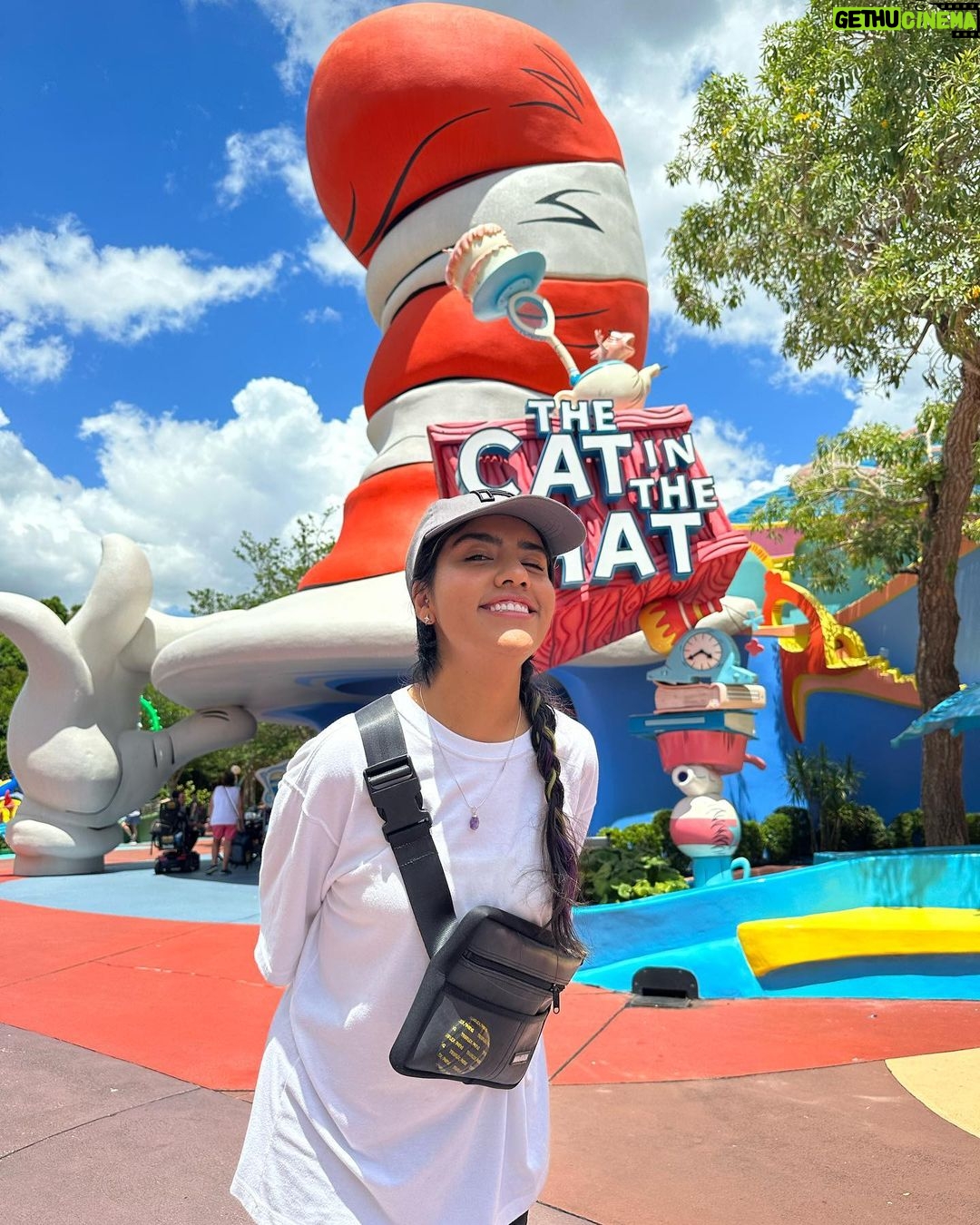 Karen Polinesia Instagram - La pase increíble festejando el cumpleaños de @ppteamlesslie en @universaldestinationslatino encontré un mundo hermoso surrealista de Dr Seuss! Y las rides más intensas! Universal Orlando