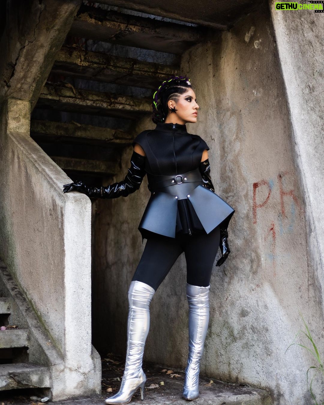 Karen Polinesia Instagram - YING Todo tiene su parte oscura y la alianza con nuestros miedos es esencial para encontrar un equilibrio.