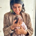 Karen Polinesia Instagram - Jamás esperé que este momento llegara a mi vida, ver el momento en el que una vida nace en este mundo y tener la fortuna de guiar y proteger a ese ser humano que es parte de mi familia; y mucho menos imaginé compartirlo con millones de personas al rededor del mundo. Agradezco infinitamente la buena energía y el amoroso recibimiento que hemos recibido por parte de la FAMILIA POLINESIA gracias por tanto amor y compromiso. ✨🤍✨ VAYAN A VER EL VIDEO EN YOUTUBE ▶️