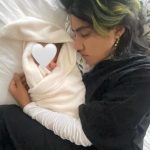 Karen Polinesia Instagram - Jamás esperé que este momento llegara a mi vida, ver el momento en el que una vida nace en este mundo y tener la fortuna de guiar y proteger a ese ser humano que es parte de mi familia; y mucho menos imaginé compartirlo con millones de personas al rededor del mundo. Agradezco infinitamente la buena energía y el amoroso recibimiento que hemos recibido por parte de la FAMILIA POLINESIA gracias por tanto amor y compromiso. ✨🤍✨ VAYAN A VER EL VIDEO EN YOUTUBE ▶️
