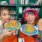 Karen Takizawa Instagram - フワちゃんと韓国旅してきました😆(仕事) フワちゃんとの1泊2日は当たり前に 初めてでしたが、笑いすぎました😂！ お仕事だっていうのに、笑いすぎて楽しすぎてこんな楽しいお仕事がこの世にあって、 こんな楽しくさせていただけることが この世にあって、そんな幸せな時間を感じさせてくれることが目の前にある嬉しさに、 今でも感謝します😌 初めましてのテレビ局で、初めましてのスタッフさんでしたが、ほんとうに優しくて学校の先生みたいに優しくしてくれました🐥🌈 韓国も行ったことない韓国だったので、 夜の1秒まで残すことなく楽しかったです。 実はあの台風大接近という日に限りなく近付いた日程だったのに、それでも安心と信頼と幸福と旨味をくれた韓国旅でした🥹🌌 ほんとうに、大人数で旅行したような 楽しい楽しい時間でした😘 フワちゃんもありがとう☺️ その名も、 ミヤザキテレビさんにての、 台本なし！？自由すぎる韓国の旅　 滝沢カレン＆フワちゃん〜ホントの仲良し２人に同行編〜 でした☺️