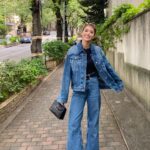 Karen Takizawa Instagram - 結局大好きデニムとデニムの一直端👖 デニムを作り出してくれた方には 本当に感謝しかないです。 ってほど大好きです☺️ そんなことより、周りより少し先に飛び出した蚊にすでに刺された夜でした。 私の腕も一足早く夏仕様を先取る食われようです。 痒い腕を4月からぶら下げながら春を満喫します。 血を吸ったからには少しは踏ん張って夏まで長生きできるんでしょうか、蚊は🌳 ようやく顔出してくれた青空太陽コンビ。 遠くから私たちにエールを贈るように☀️💫 夏はもうそこ、か🎐