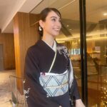 Karen Takizawa Instagram - お友達の結婚式へ初めてお着物で行った日です💖 お着物を決める時間からヘアメイクしてもらい一日過ごした時間まで全部が私には幸せに楽しかったです☺️ お洋服も大好きな私は知っていましたが、 和服もこんなにも嬉しくなる私は知らなかったです。 初めてお仕事以外でお着物が着れてすごく嬉しかったです💕✨ あまりに可愛いお着物でしたから、主役でもないのに隅を見つけてはたくさん写真頼んでしまいました😅(ずうずうしい) お着物を一緒に選んでくださった着物スタイリストの藤本さんがたくさんお着物ひとつひとつの絵柄の理由や物語を教えてくださいながら決めたのでこの梅の花のお着物は余計にお気に入りです☺️ そして私生活だというのに和風なヘアメイクしてくれた仲良しりかりん🥹 お二人ともたくさん ありがとうございました😆❤️‍🔥 素敵な一日に変身させてくださいました☺️