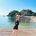 Karen Takizawa Instagram – とある1週間。

夏休みを頂いた夏でした🍉

子供の頃というと、休みという休みが苦手というか、実は好きじゃありませんでした😋

なぜかというと、学校に片想い男がいたからです☺️そんなあまりにも恋に前へ前へな自分が今となっては面白おかしい思い出です。

そんな日から約10年は経ちいただくお休みは
すごくしっかり楽しめました🍕

でもやっぱり日本の様子が気になるのは
生まれつきなのか。日本が今どんなことが
起きているのか体質的に気になってしまいます。(そんな長期間離れたわけではない)

今回は、チーズの都🧀
イタリアにようやく、行ってきました😋🍕

チーズ好きであるはずが恥ずかしながら
イタリア初渡航です🇮🇹

その分溜まりに溜まったチーズを食べこなしたので、日本でのご褒美日をきっとしっかり1年分使ってしまいました。

大変な食べ三昧です🥹

もう、しばらくは鏡に映る自分と喧嘩しかけるので、痩せるまでは鏡はちょい見で頑張ります😂👍🏼

でもいいのですチーズ🧀がどこを探したって出会えたもんじゃないほどの美味しさでしたので。なんの後悔も見当たりません。

そしてオリーブオイルにパスタ。
どうして本当にこんな美味しいのか、
何度恥ずかしげもなくボーノ！と人差し指を自分の頬に押し付けながら叫んだことか🥹🥹

何もかもが大好きになりました。

さすがチーズの都でした。

大好きな海、大好きなチーズ、大好きな街並み。

これが揃えばあっけなく幸せ最長点ですね🌈

また行けますように🍕😚