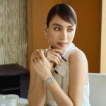 Karen Takizawa Instagram - 25ansさんにて、グランドセイコーさん⌚️の 撮影をしました😊✨✨✨ 腕時計を気にするような体質に最近なってきました😆 まだまだ背伸びして上半分の目で腕時計のキラキラを見ているようなつもりでしたが、もう少し目を出して見てみようかな、なんても思います🥺🤍 そしていつか運命みたいな出会いがあったら、左腕にしっかり時を知らされているかもしれませんね🥰✨✨✨ この撮影はそんな私の思いを現実風に妄想させてくれた思い出でもあります😚⌚️ 時の刻みは、見上げた太陽で知ればいいと思っていましだ1秒の大切さを手首が教えてくれたらもっと刻みを大切にできるのかもしれません😌✨✨✨ おやすみなさい💤